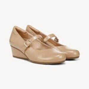 Dr. Scholl's women 9 Be Ready Mary Jane Wedge Heel taupe